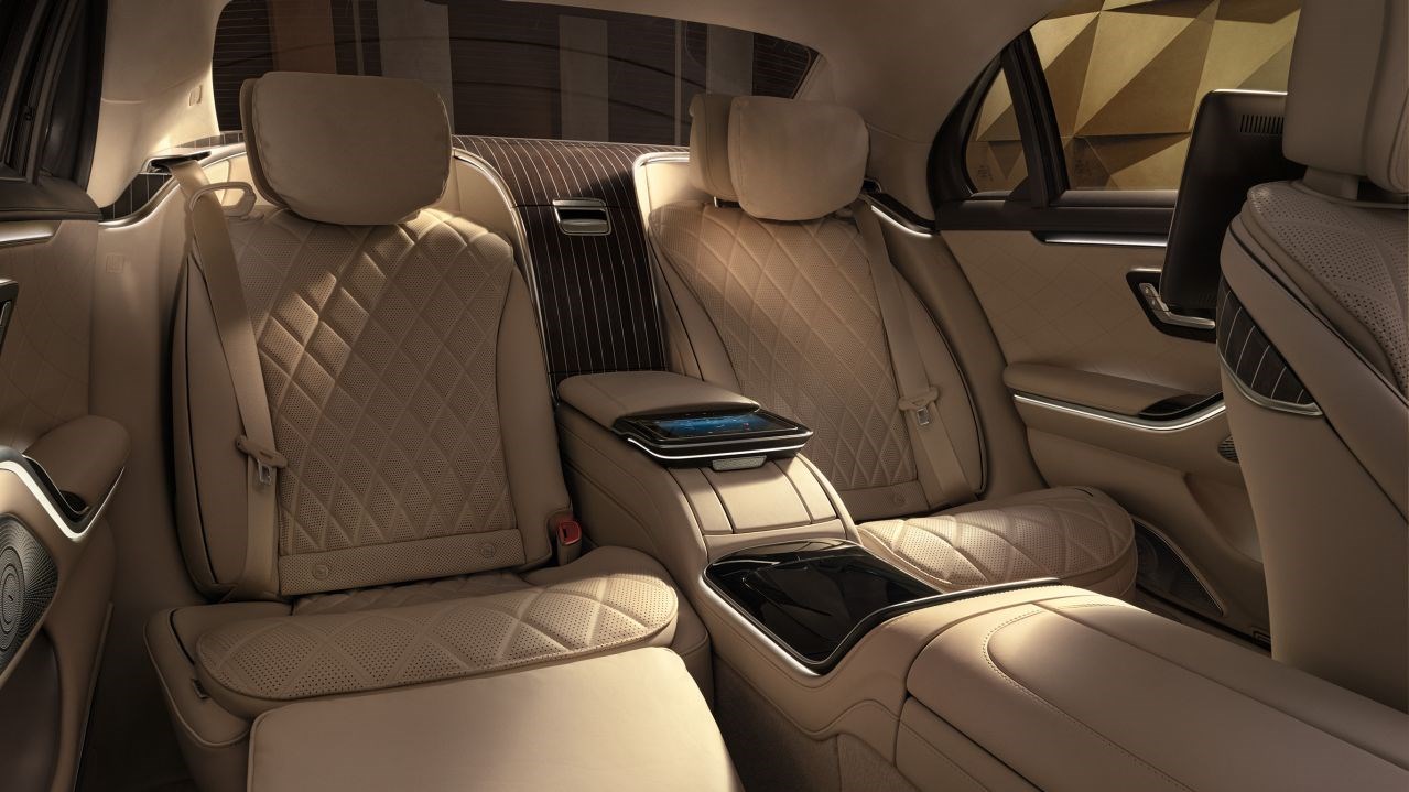 Mercedes Benz- S Class/ BMW i7